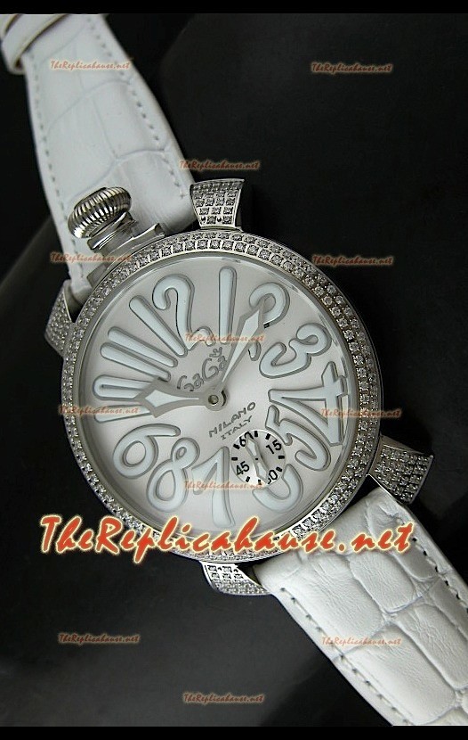 Reloj manual japonés GaGa Milano con esfera metálica y bisel diamante