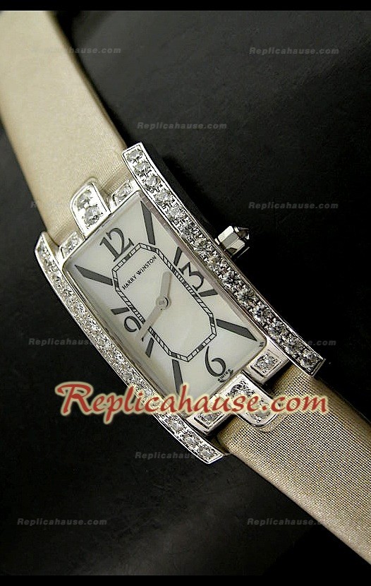 Harry Wenston Avenue C Reloj con Esfera Perla 