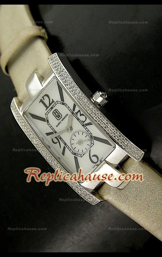Harry Wenston Avenue C Reloj con Esfera Perla 