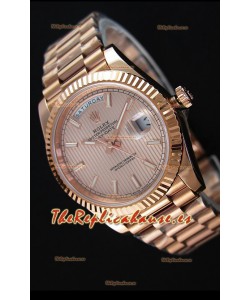 Rolex Day-Date 40MM Reloj Suizo en Oro Rosado y Dial texturizado en Oro Rosado con Numerales en Numeros Romanos