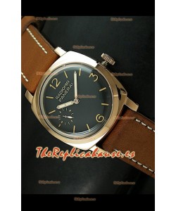 Panerai Radiomir Swiss Vintage de oro rosado con malla marrón.